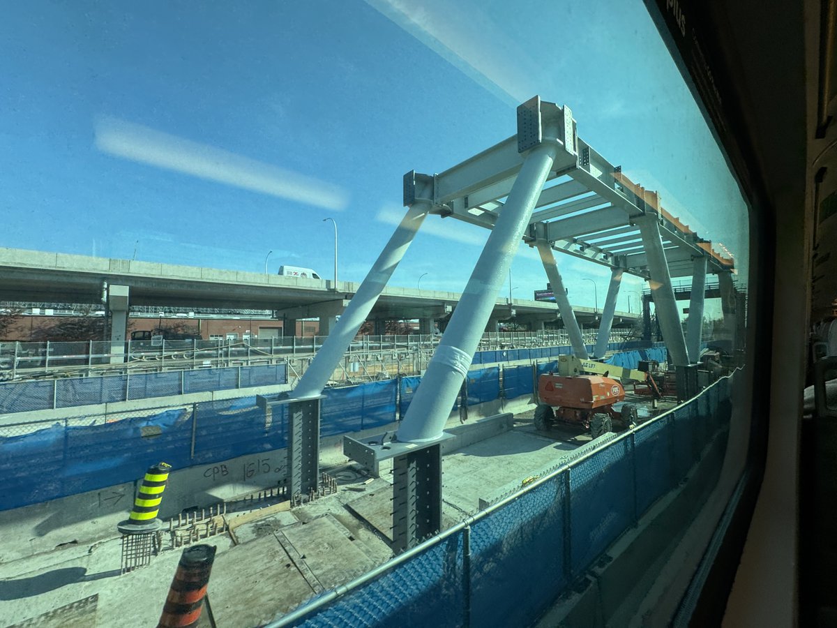 AlexanderGlista's tweet photo. The first pieces of Exhibition Station’s superstructure have been installed. This hub will be a major transfer point between Lakeshore West GO trains, 509 + 511 streetcars, and the Ontario Line subway, serving Liberty Village and the busy Exhibition Grounds. https://t.co/AJKyrEtwUd