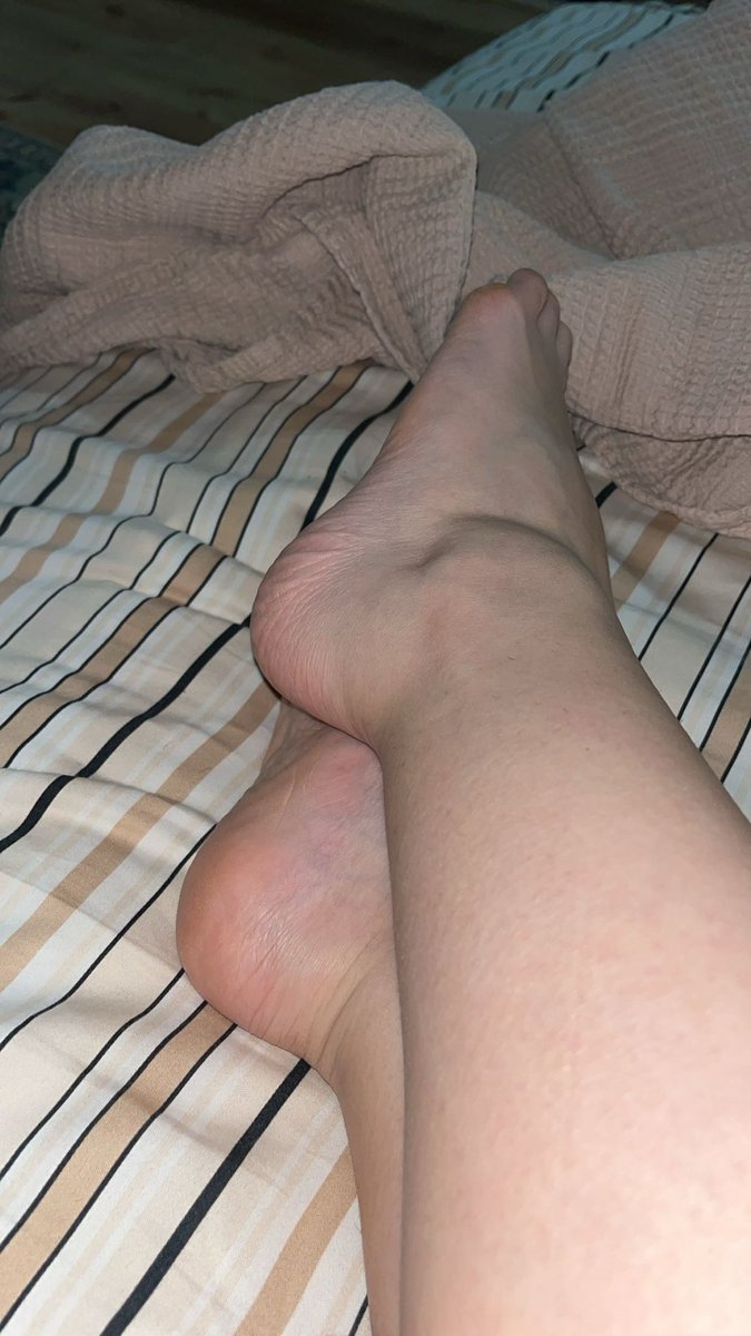 babexnoir's tweet photo. Im so back babess 👋🏻👋🏻#feetfetish #soles #foot #pinksoles #feet https://t.co/unSCbfXYhw