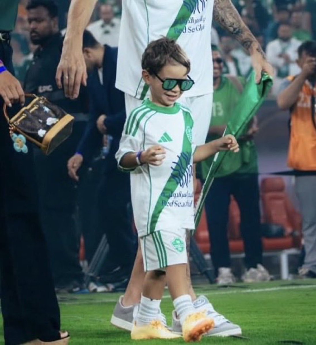 FAF515's tweet photo. @Salmi0020 رافي ولد ايبانيز 5 سنوات بالدنيا شاف 2 اسيا
النصر 70 سنة بالدنيا ما شاف اسيا https://t.co/KoIpwnRODT