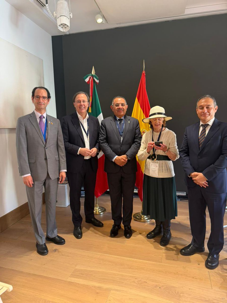 INCAM_Abogados's tweet photo. Madrid es sede de un importante intercambio jurídico internacional. 🇲🇽🇪🇸

El Encuentro de Abogados Mexicanos y Españoles reunió a destacados especialistas del derecho en la Casa de México en España, fortaleciendo lazos, experiencias y visión jurídica entre ambas naciones.

@AlberticoGS 
@casademexicoesp 
@cfiguer24355392 

#EncuentroDeAbogados #CasaDeMéxico #Madrid #DerechoInternacional