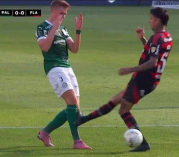 digoficial's tweet photo. @Flamengo Puxa vida, não foi expulso? Que chato. https://t.co/CDScu1tvBu