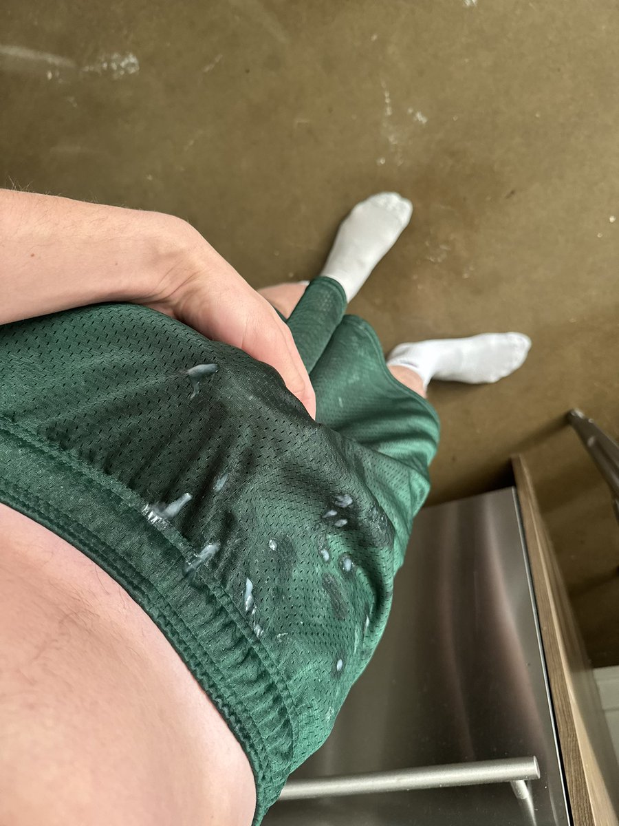 joshmattxxx's tweet photo. Daddy’s current state of his football shorts… 😅😅 https://t.co/VpgF16VEIG