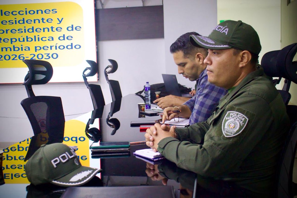 PoliciaCucuta's tweet photo. En el marco del Consejo Departamental de Seguridad Electoral, se fortalecen las acciones interinstitucionales para garantizar el normal desarrollo del proceso electoral, priorizando la tranquilidad, la convivencia y el respeto por la democracia. 🇨🇴 https://t.co/HLat9NahsN