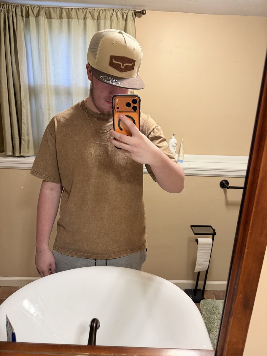 root1x_'s tweet photo. @Majifnbr @Hanhannah13 My nigga look at urself ur poor and fucking ugly. she isnt letting u tap and ur shit aint even big enough for it even to work https://t.co/d2yO9BYpO1