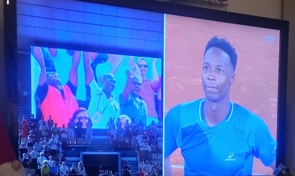 Misstsouko's tweet photo. Il fallait que ça se joue en 5 sets merci @Gael_Monfils 🥲 @rolandgarros https://t.co/u6PxJiSaoX