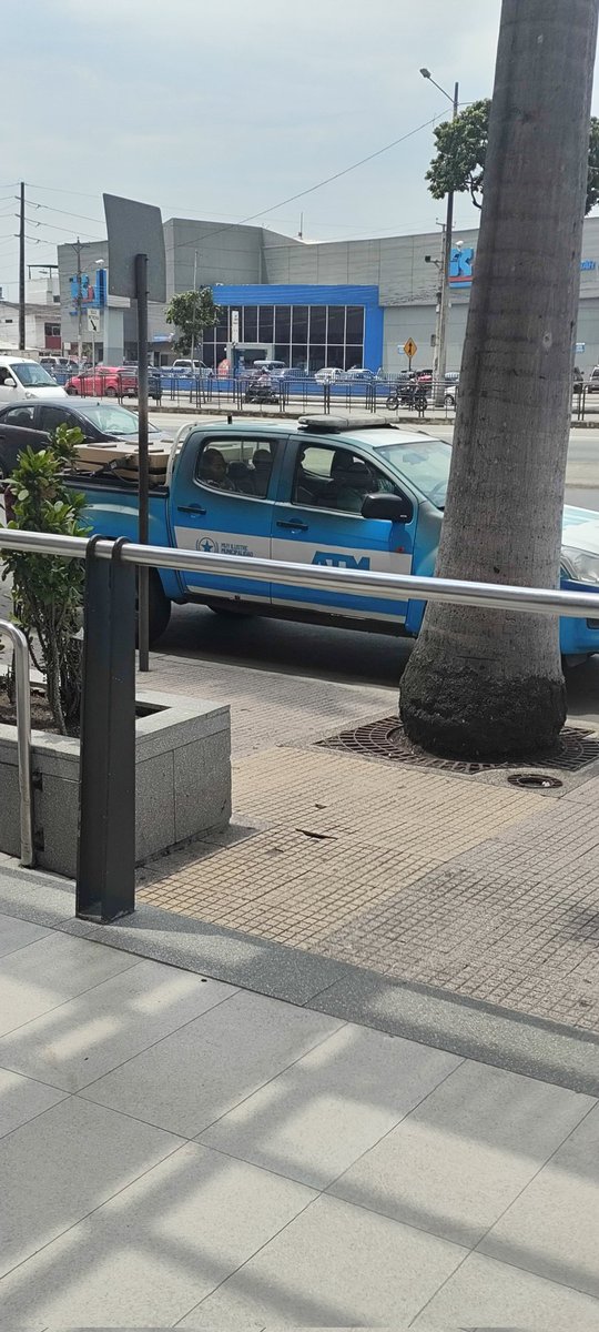 RIXANDY's tweet photo. @atenciongye En todas partes ... Y no les da ni vergüenza... https://t.co/Qs8GQhu5VU