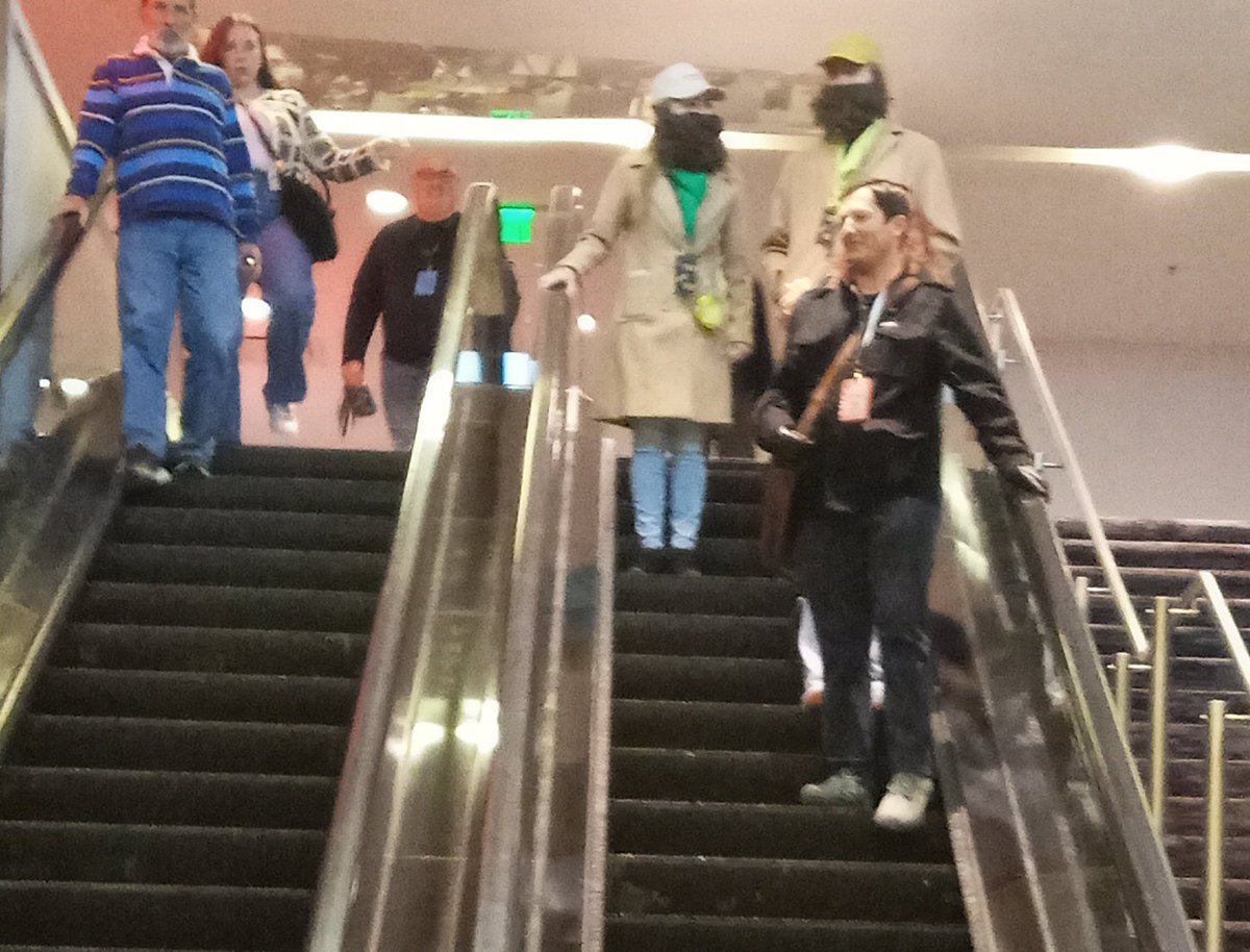 NaeNeil's tweet photo. #20yearsofPsych reunion lots of shanigans in #SanFransico https://t.co/gE1MYmw1QZ