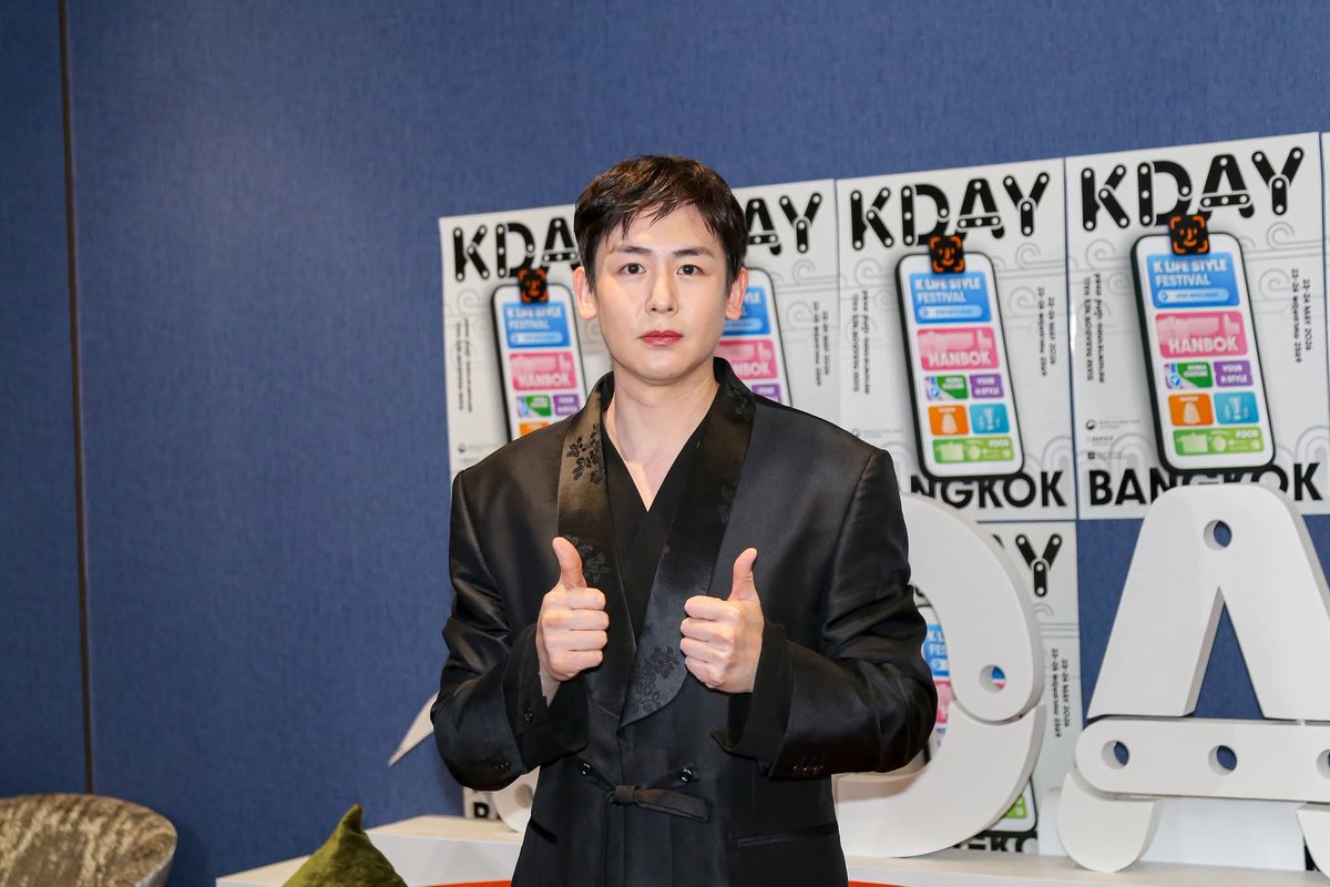 khunstar's tweet photo. Nichkhun ♥️🔥 หล่อมากค่ะ cr in pic #kday_thailand #Nichkhun #นิชคุณ #닉쿤 
#尼坤 #ニックン #2PM https://t.co/2wrgeEgJFB