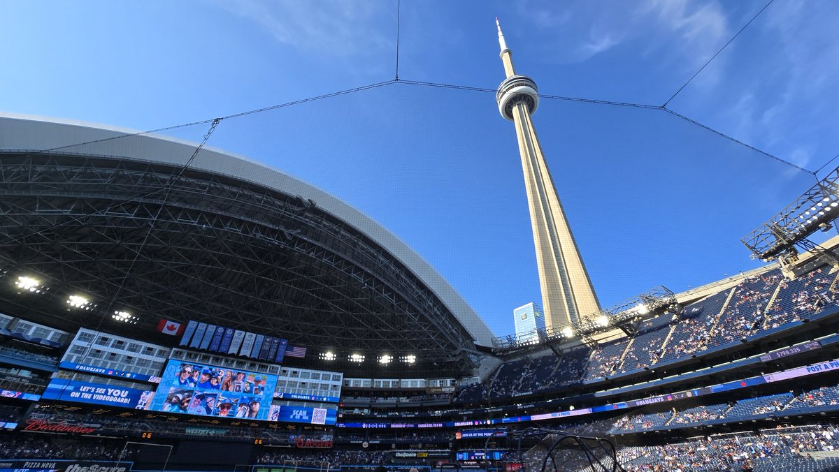 female jays fan 🇨🇦, marathon runner mediocraire tweet media