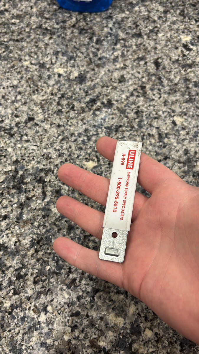ShipSmarter's tweet photo. Every household should have a ULINE box cutter in it https://t.co/naRpjs5nGU