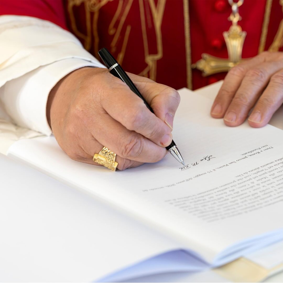 fpagesc's tweet photo. "La magnífica humanidad que Dios ha creado se encuentra hoy ante una elección decisiva: levantar una nueva torre de Babel o edificar la ciudad donde Dios y la humanidad habiten juntos. En Jesucristo, la magnífica humanidad encuentra el camino, la verdad y la vida..."
#PapaLeónXIV https://t.co/svNkJtvVug
