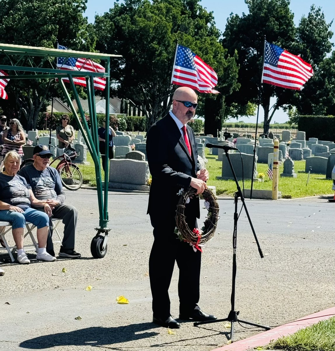 Sup_Rickman's tweet photo. “As we honor their memory today, let us pledge that their lives, their sacrifices, their valor shall be justified and remembered for as long as God gives life to this nation.”
― Ronald Reagan https://t.co/kdOeDCyv8B