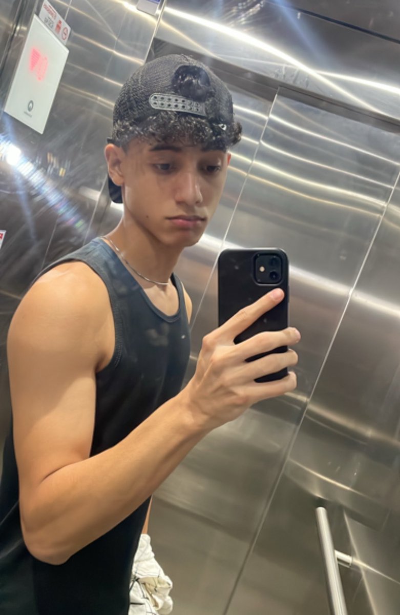 cadu baxter၄၃ tweet media