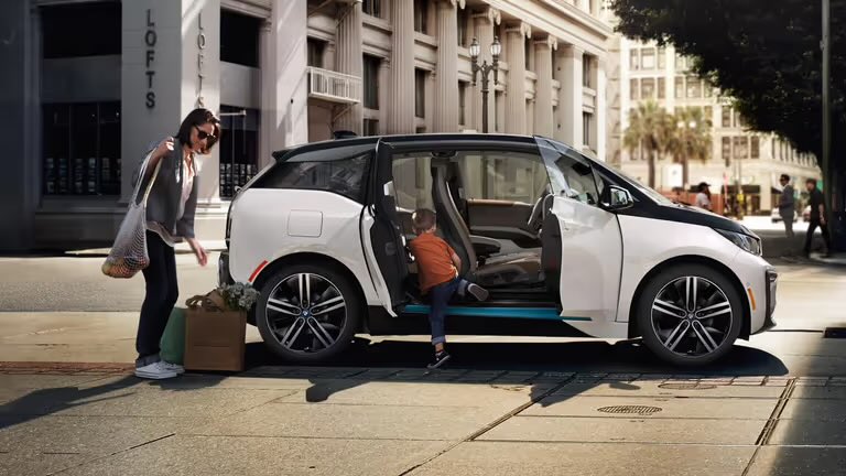 dwayneassis's tweet photo. @SawyerMerritt Dude, the way the wipers sweep, the suicide doors and it just makes my carbon fibre passenger cell equipped  BMW i3 look even more cool and relevant than it already is! Also it was a fraction of the cost! https://t.co/UPee3EHXGn