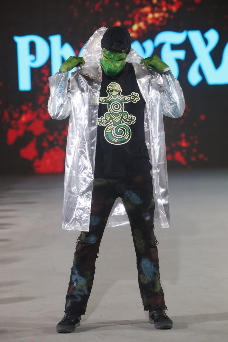 Phouxfx's tweet photo. @JinxTheAussie I have a potion shop 🧪 and make streetwear and FX stuff https://t.co/VhfBYtlOyx