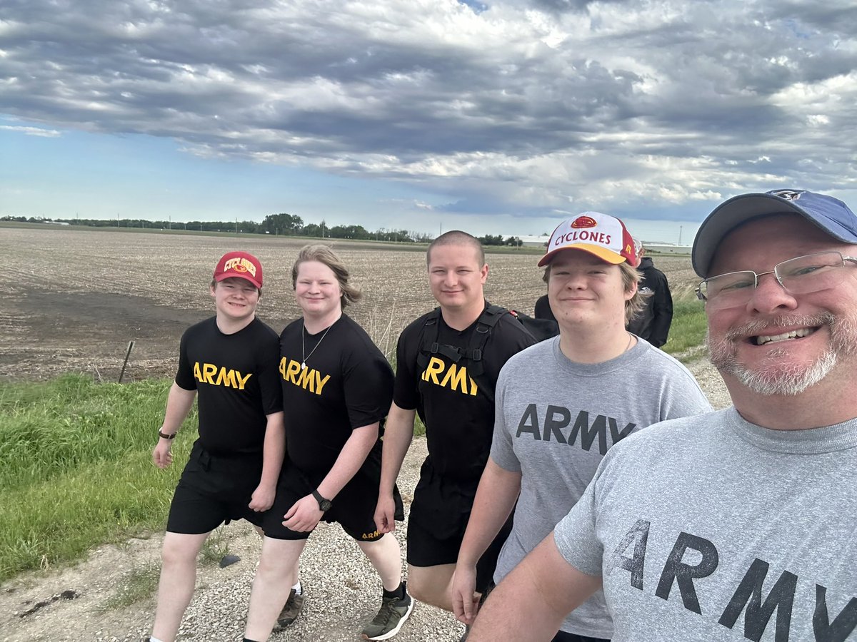 bowmama's tweet photo. Memorial Day 🇺🇸 6 mile ruck for my boys, visited Grandpa and a friend. ❤️🤍💙🇺🇸 https://t.co/8SKlHh02It