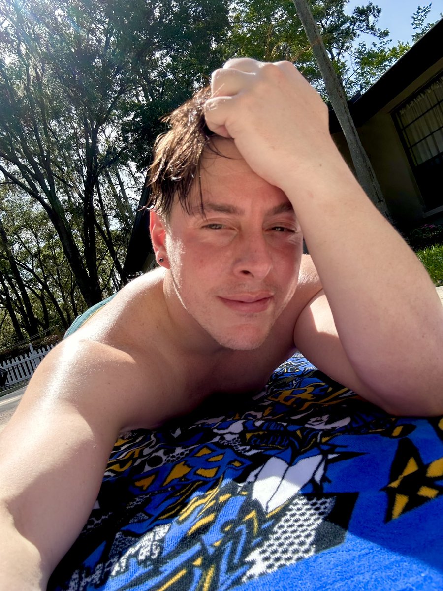 Thomas Sanders tweet media