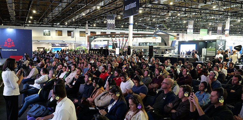 DroneShow tweet media