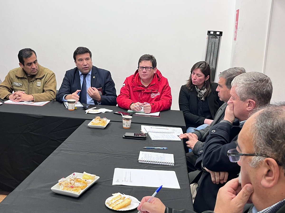 PDI_Maule's tweet photo. El jefe de la Brigada de Homicidios #Curicó, subprefecto Erik Cáceres participó del "Consejo Comunal de Seguridad Pública de Romeral", actividad presidida por el @DPPCurico, Óscar Águila y el alcalde de José Antonio Arellano. https://t.co/raO6dWD0tO
