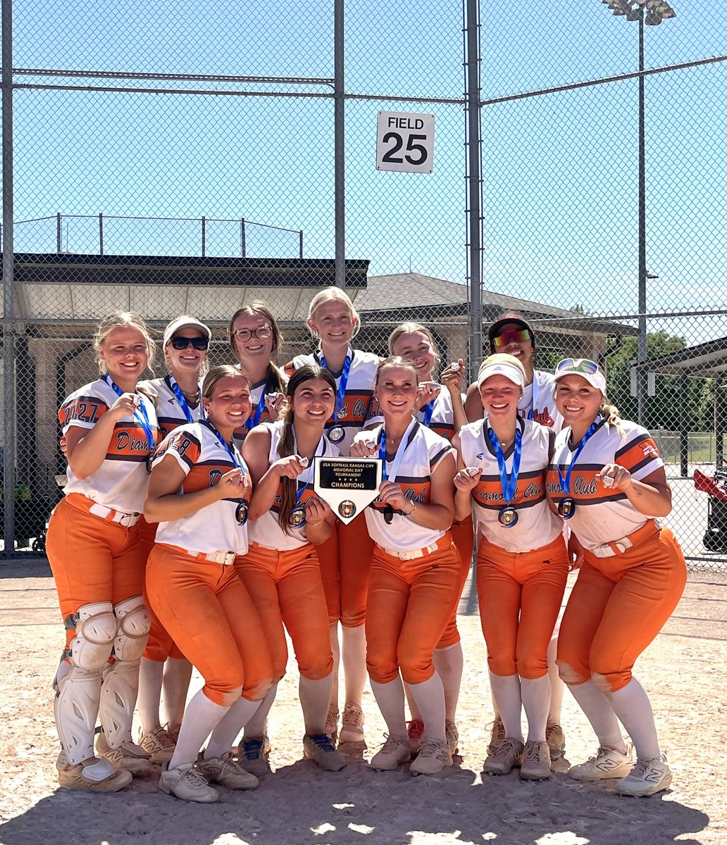 KadynceJohns44's tweet photo. Won the championship of the @USASoftball Memorial Day tournament 16A! Here are some highlights and stats:
.476 batting avg
3 2B
4RBI
5 SB
1.000 fielding %
@DCPremier_Craig @LNEagleSoftball @NWBearcatSB @naomi_tellez @UCMJensSoftball  @MoStateSoftball @IchabodSB @MidwestPremierS https://t.co/2PH56t6mmO