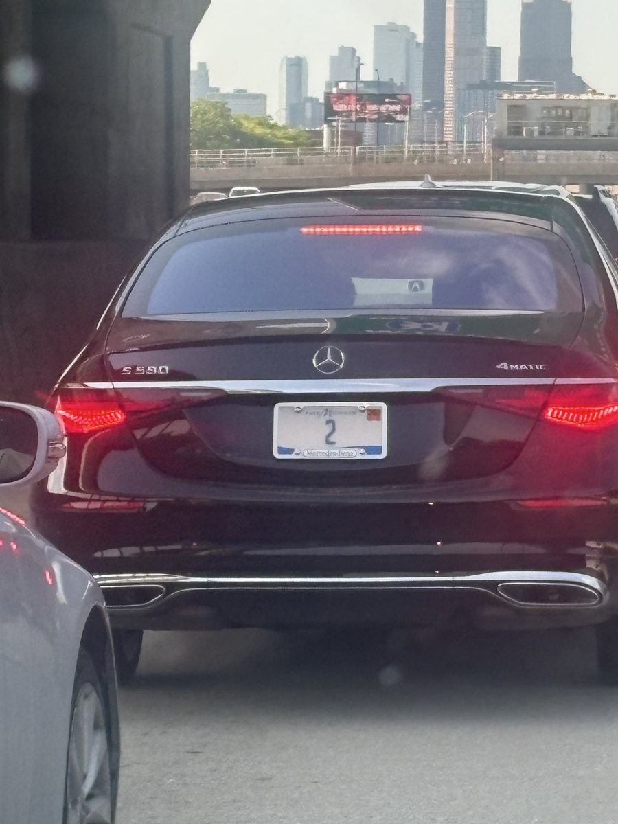 LMRoseWI's tweet photo. @MIOHSP @migovernment Who is driving the Lt Governor’s car today?  We were behind the car from the Michigan/Illinois border towards Chicago and they don’t know how to use their blinkers. The left one was on the whole time even when switching to the right lane. https://t.co/hqUzsNBcXf