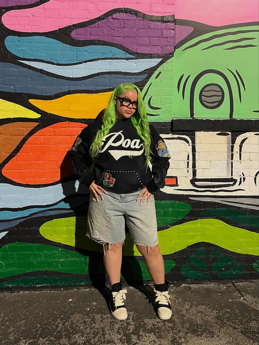 POAVision0's tweet photo. @reddmayaaa In Our POA Hoodie⚫️⚪️.

Shop: https://t.co/FJ0Zcsy5EO

#fyp #streetwearbrand #explore #streetfashion #viralclothingbrand https://t.co/OlRYT2vAIF