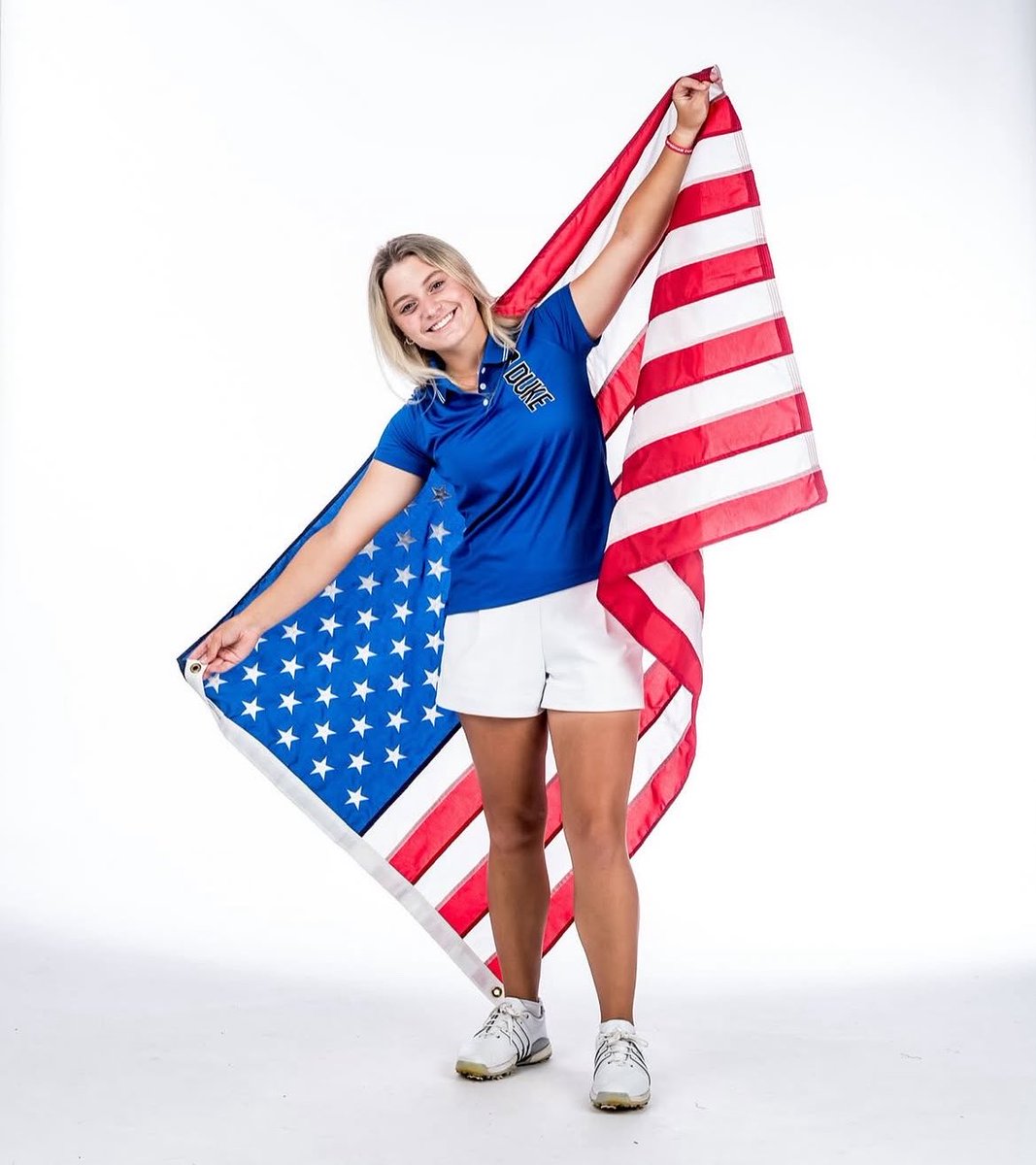 GolfweekNichols's tweet photo. After Mia Hammond’s high school graduation was postponed twice due to weather, she was unable to participate in today’s Monday Q for the @ShopRiteLPGA. Hammond found out instead that she received a sponsor invite for the tourney and is currently en route after the ceremony. 

Pretty sweet graduation present! 

(📷Mia.Hammond.18 Instagram)