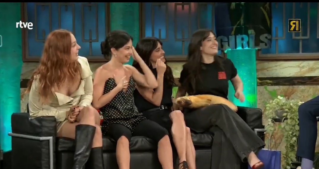 Rakkbbs's tweet photo. @tranquilita_79 @LaRevuelta_TVE Yo tampoco las veo muy cómodas... https://t.co/0NRrwypjdC