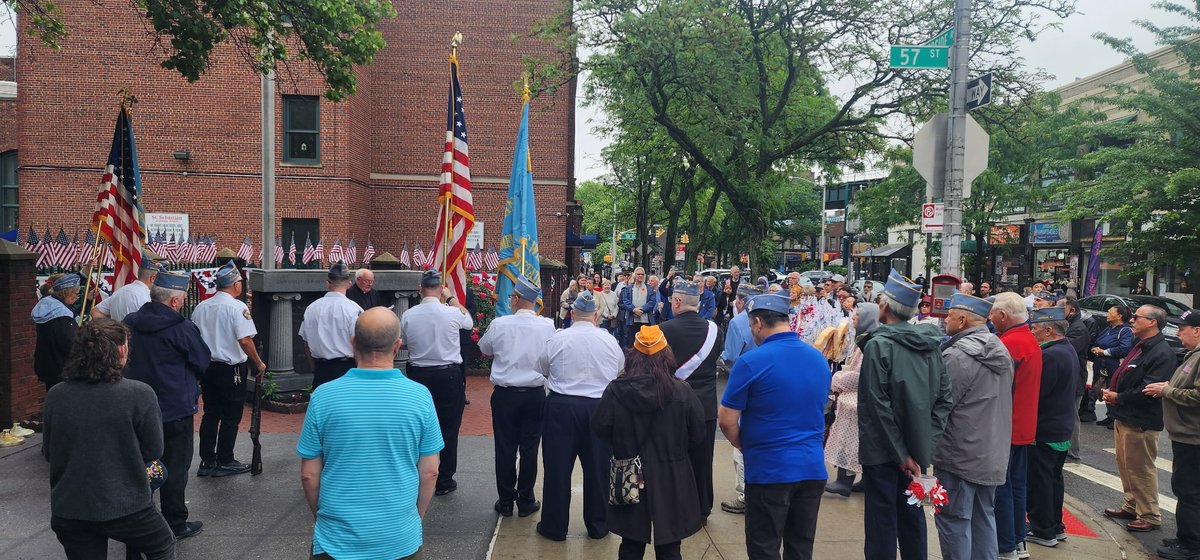 NYPD108Pct's tweet photo. We were proud to assist with the Woodside Memorial Day Parade as the community honored the fallen soldiers who made the ultimate sacrifice. https://t.co/Wyoq6BhEBn