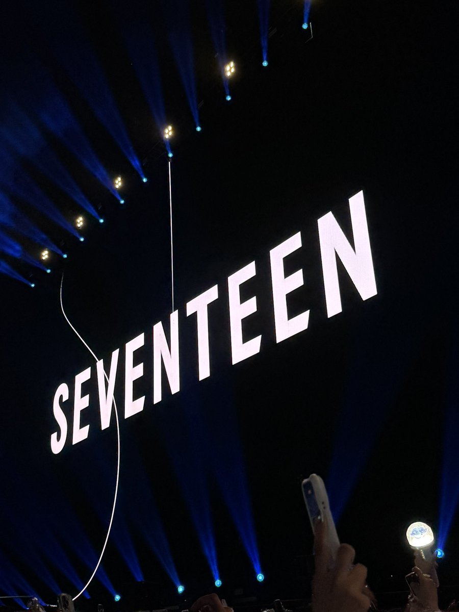 noosonn's tweet photo. hoy mis seventontos cumplen 11 años :’) 💞
tanto q los amo y espero verlos pronto (fotito del palnorte que fue la última vez q los vi 🥺) 
#seventeen #SEVENTEEEN #HAPPY_SVT_DAY #SVT_11th_Anniversary #11Years_with_CARAT https://t.co/9shIkqM9N1