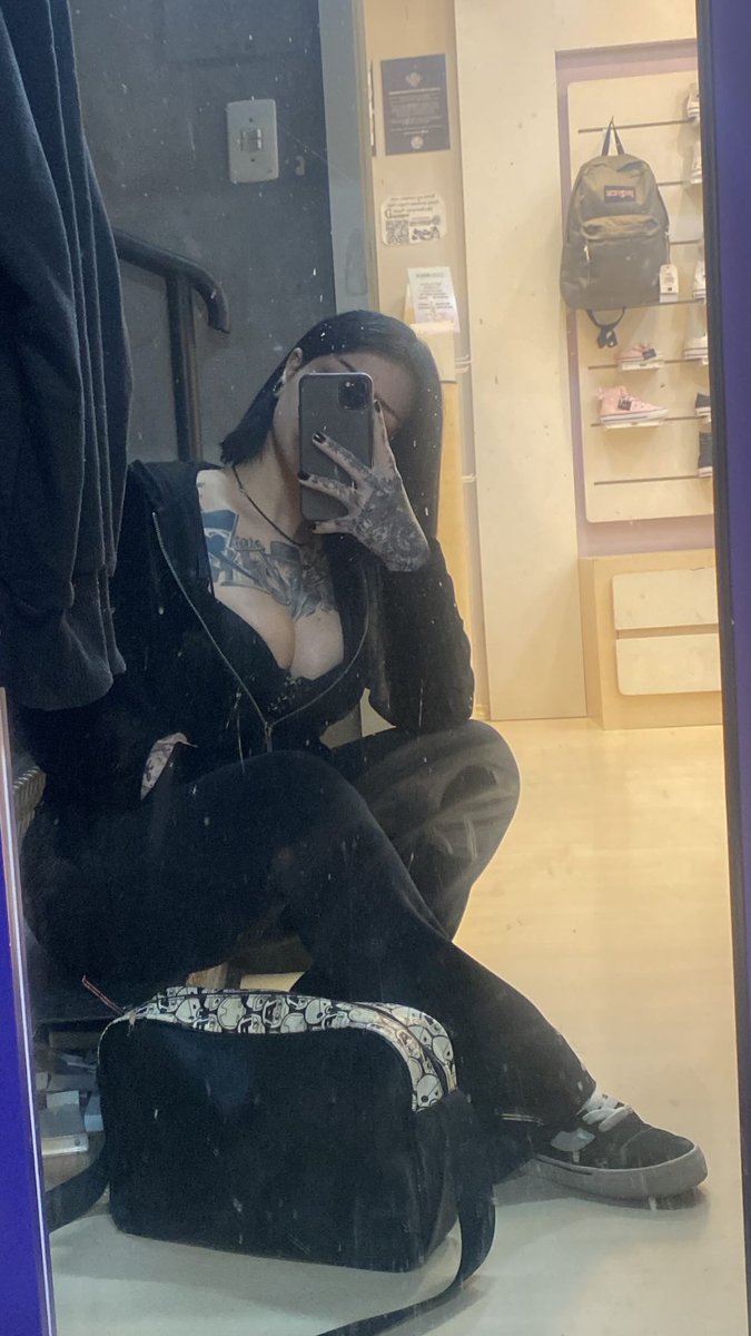 ✞︎𝔞𝔩𝔢✞︎ tweet media