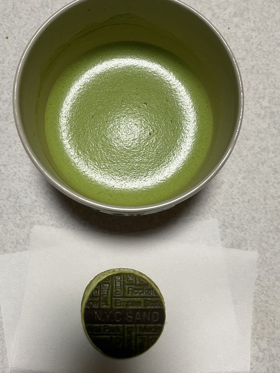 chato95577026's tweet photo. #茶道　#抹茶 
#NYCSAND 

「N.Y.抹茶キャラメルサンド」

マッサージに行きたいです… https://t.co/HUjJTZKMOK