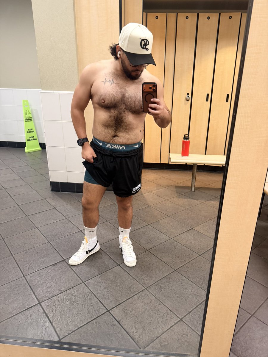 EricBreeze's tweet photo. Over this gym stuff but I keep going 😭 https://t.co/wASYzAnCCF