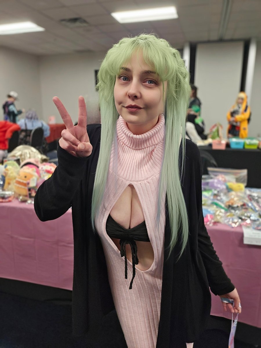sweetbunnyblood's tweet photo. 😎 The one pic I got from anime north. Lmaaaaoooo oops 💚 https://t.co/7RIEWmgki3