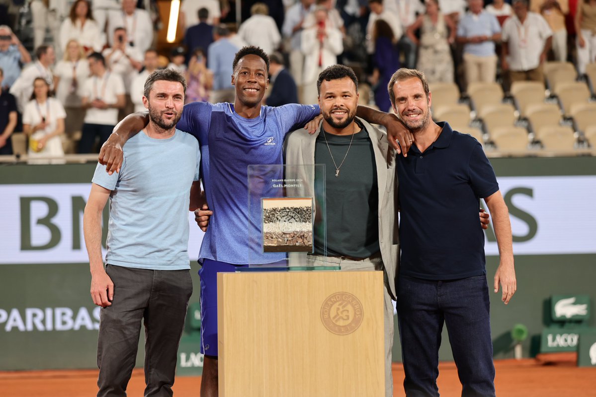 Tennis Legend tweet media