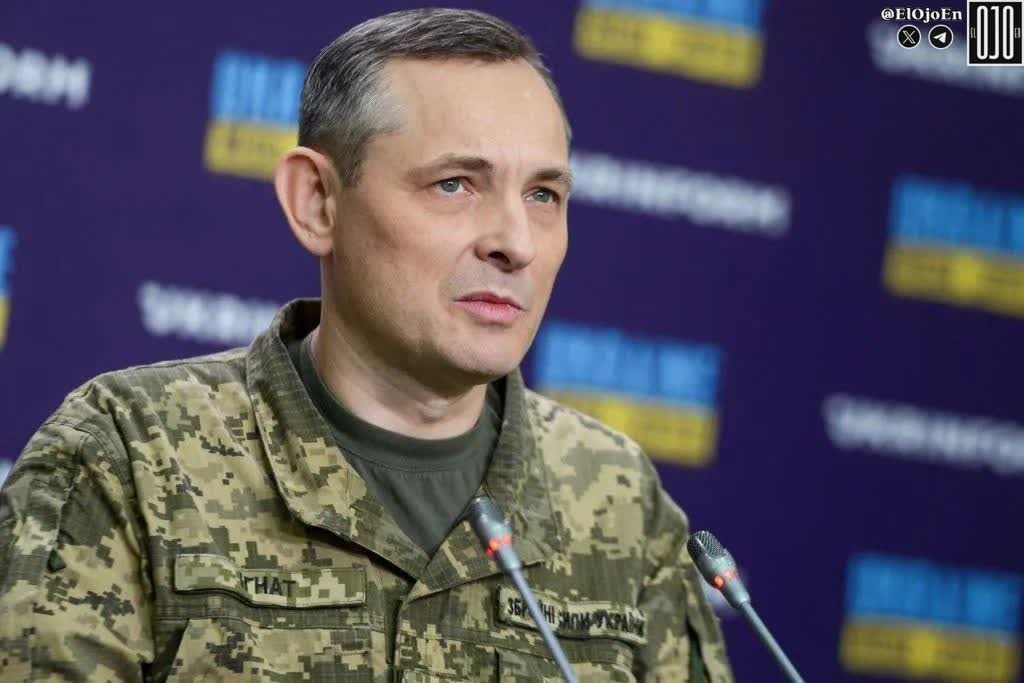 ElOjoEn's tweet photo. 🇷🇺🇺🇦 Ucrania admite una grave escasez de misiles para defensa aérea

El portavoz de la Fuerza Aérea ucraniana, Yuri Ihnat, reconoció que Ucrania enfrenta una fuerte falta de misiles para sistemas Patriot, NASAMS e IRIS-T tras las intensas oleadas de ataques rusos.

Según explicó, Kiev se ha visto obligado a pedir a sus aliados incluso pequeños lotes de misiles —a veces de apenas 5 o 10 unidades— para mantener operativos algunos sistemas.