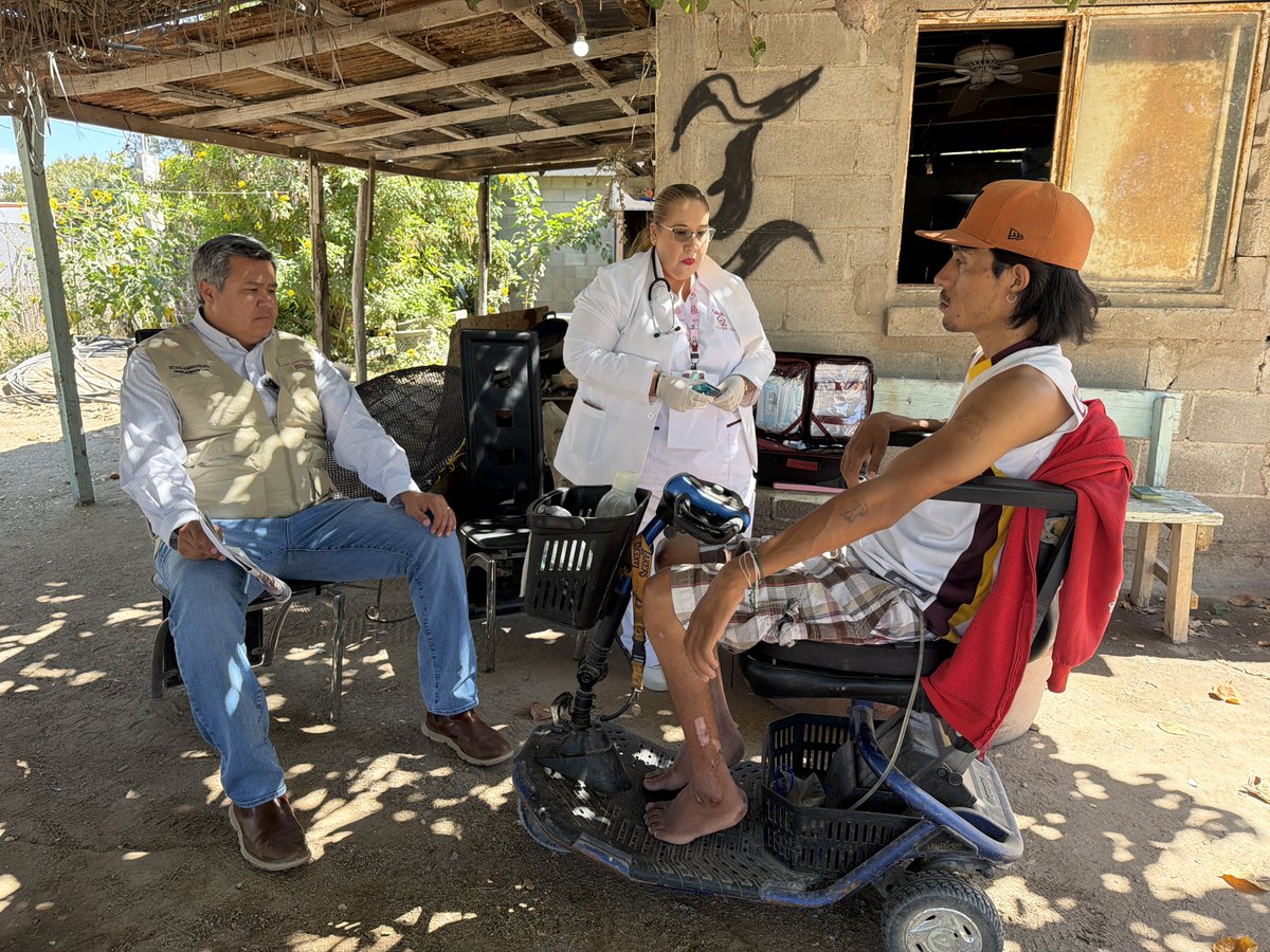 OctavioAlmada1's tweet photo. En Bahía de Kino, Hermosillo, acompañamos a la servidora de la salud Wendy Aracely Borrego en la segunda visita del programa Salud Casa por Casa a José Martín Pérez, derechohabiente de la Pensión para Personas con Discapacidad. 🏡🩺

Este programa representa el compromiso de nuestra 🇲🇽 PresidentA @Claudiashein de llevar atención, seguimiento y cuidado hasta los hogares de nuestros adultos mayores y personas con discapacidad.

El poder solo tiene sentido cuando se pone al servicio de los demás. 🙌 

#PorElBienDeTodosPrimeroLosPobres