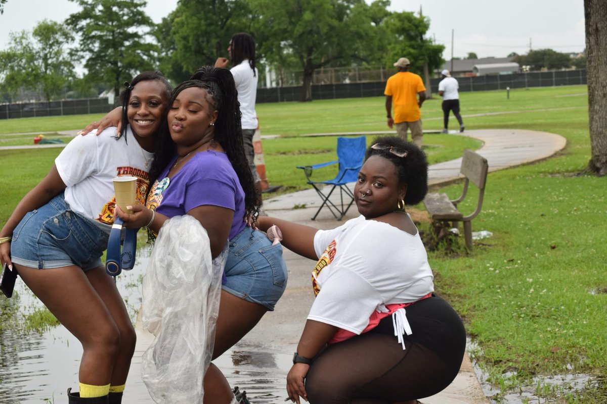 moreeeimani's tweet photo. THS Alumni Weekend recappp ๐๐๐
#DauxChella #Classof18 https://t.co/LtwXazQi0G