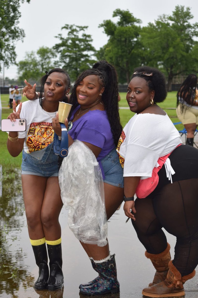 moreeeimani's tweet photo. THS Alumni Weekend recappp ๐๐๐
#DauxChella #Classof18 https://t.co/LtwXazQi0G