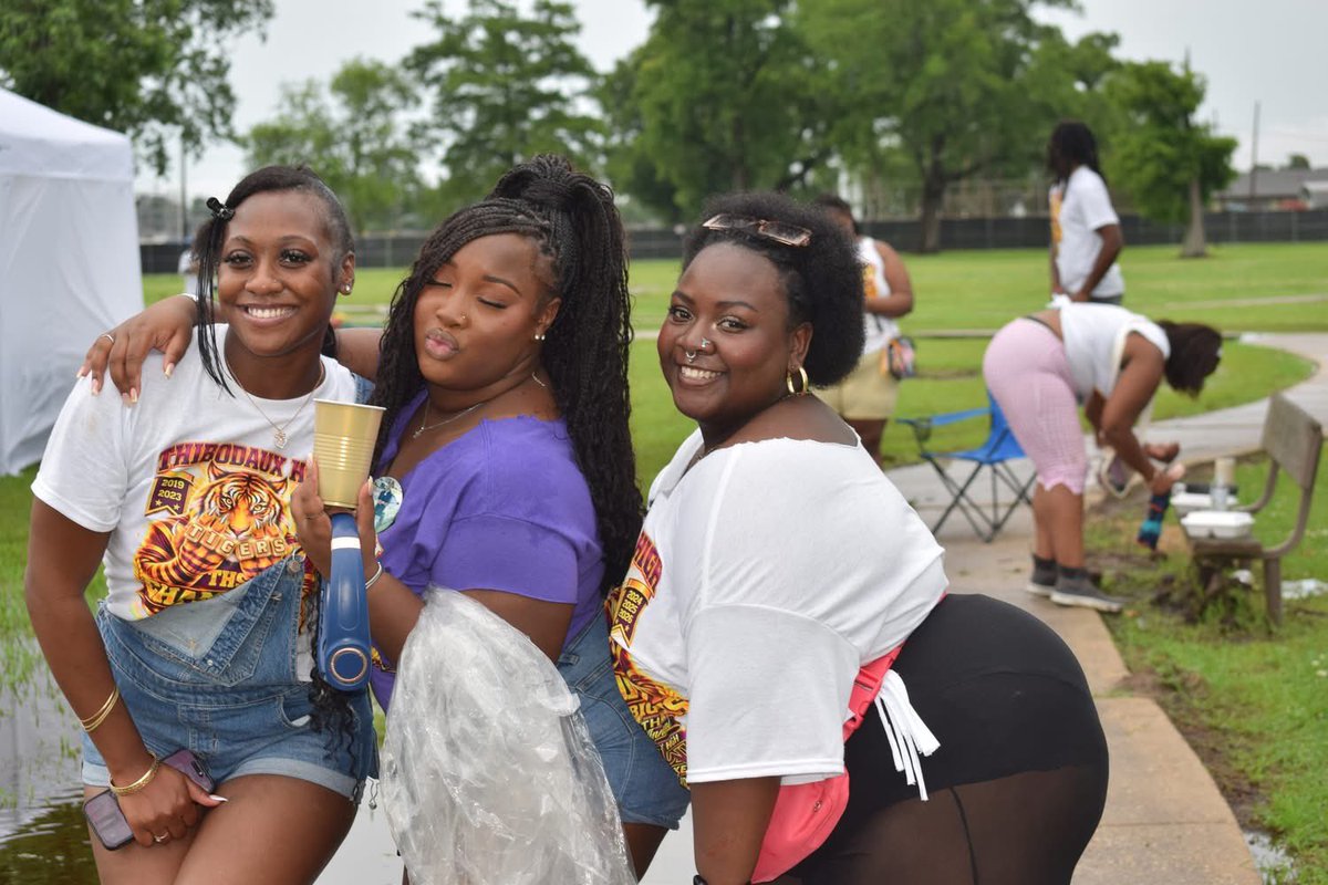 moreeeimani's tweet photo. THS Alumni Weekend recappp ๐๐๐
#DauxChella #Classof18 https://t.co/LtwXazQi0G