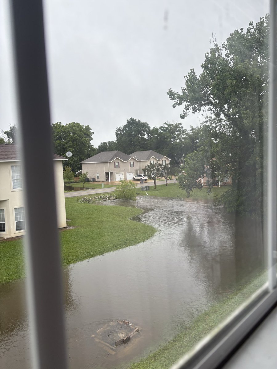 solonglillian's tweet photo. the highlands in starkville 😵‍💫 @matt_laubhan @NWSJacksonMS https://t.co/j0ZytuOBXn