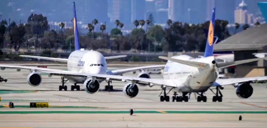 eric15650's tweet photo. @lufthansa What a wonderful sight in  LAX Los Angeles https://t.co/3T4FsXKOhd