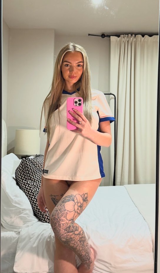 Charlotte Rose tweet media