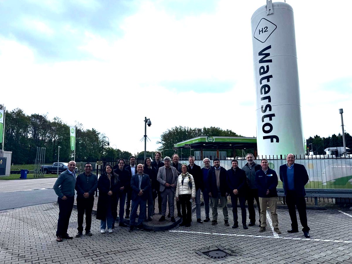 Corfo's tweet photo. La delegación participó de charlas, rondas de negocios y una visita a la Provincia de Drenthe para visitar el despliegue de la industria en Países Bajos como un ejemplo de integración entre la generación, almacenamiento y consumo del Hidrógeno Verde https://t.co/2QwSOA6idJ