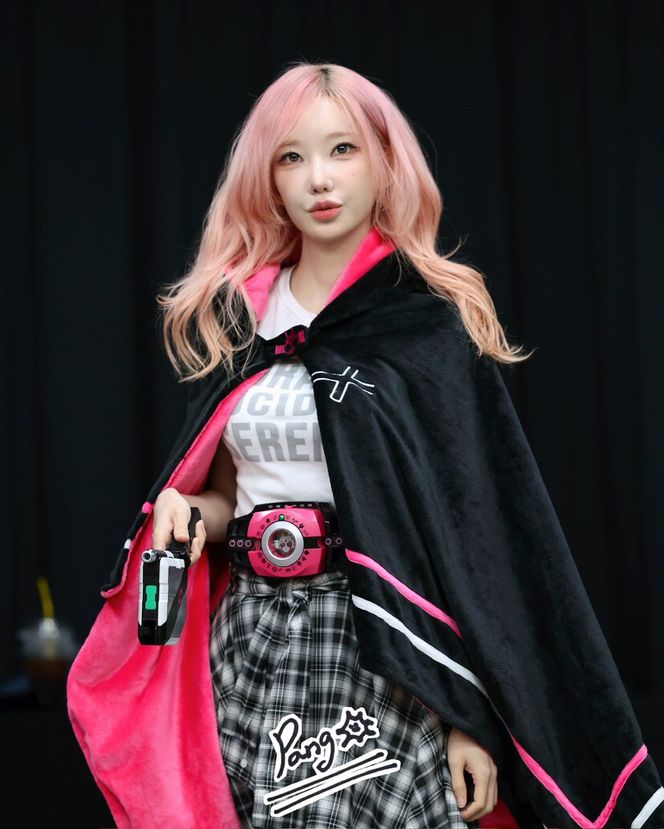 IssacKou86's tweet photo. 260525 미니레코드

通りすがりの仮面ライダーだ、
ピンクじゃない マゼンタだ

#QWER #마젠타 #Magenta https://t.co/pYkQN6HSca