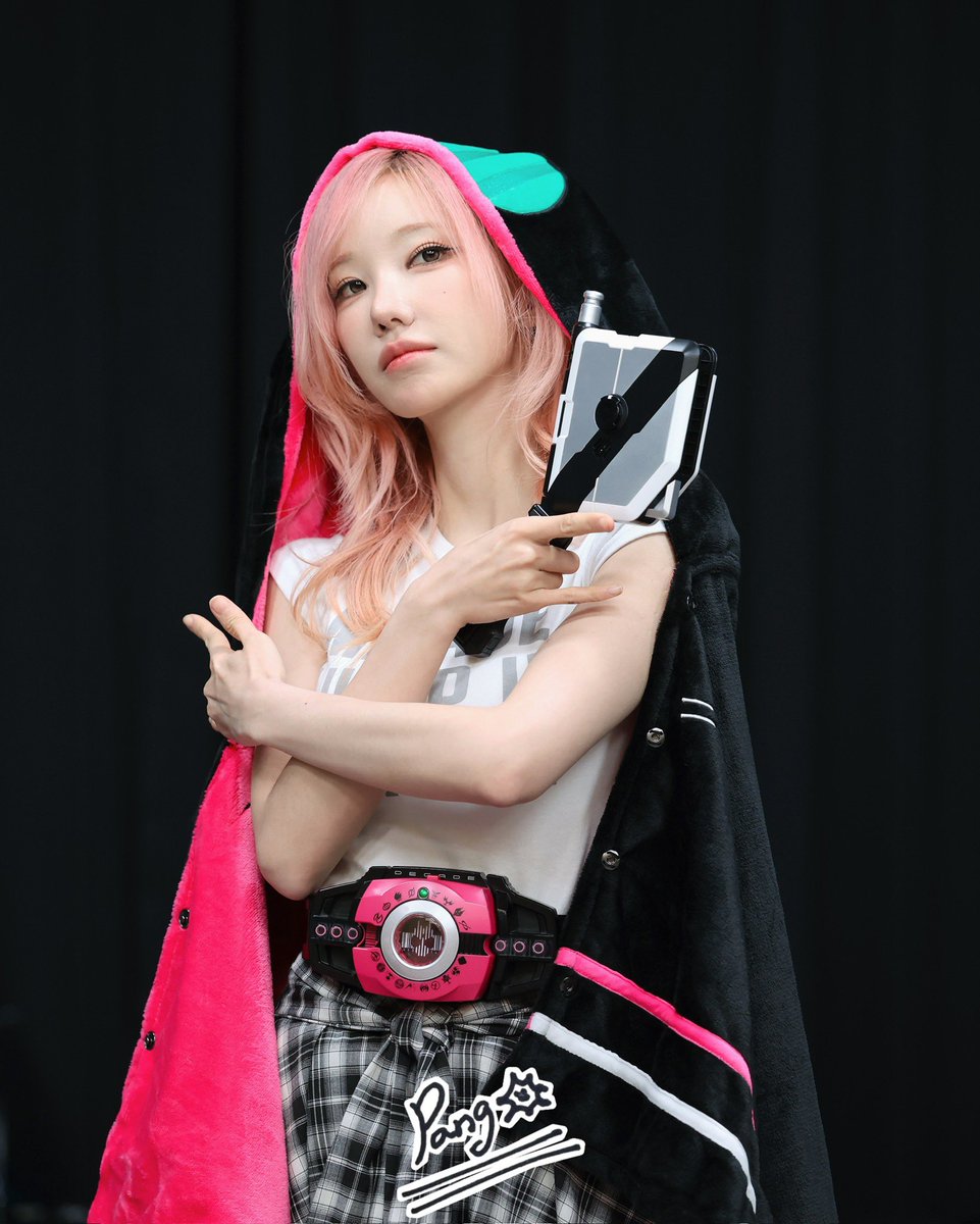 IssacKou86's tweet photo. 260525 미니레코드

通りすがりの仮面ライダーだ、
ピンクじゃない マゼンタだ

#QWER #마젠타 #Magenta https://t.co/pYkQN6HSca