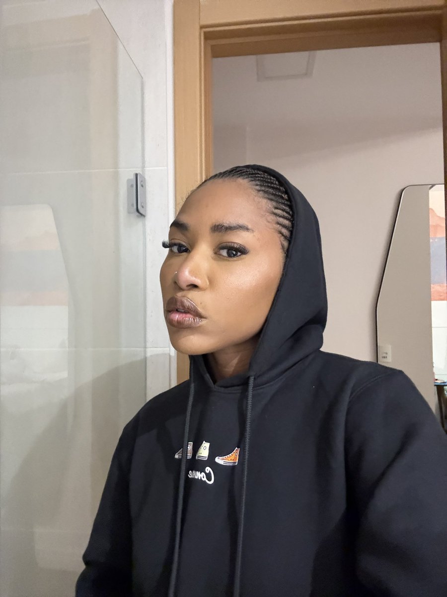 ebony tweet media