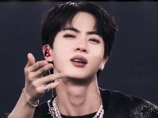 kinskay's tweet photo. Reply and repost with your excitement 

WORLDWIDE HANDSOME JIN 
KIM SEOKJIN AT AMAS 
#BTSonAMAs https://t.co/NMANagijjH
