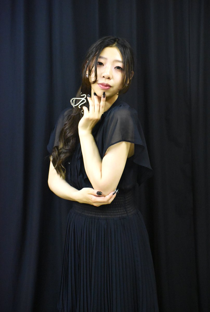 sweet_pain8341's tweet photo. 【キャラ紹介】緑川。
高級クラブ経営の傍ら、黒蜥蜴を名乗り宝石強盗を働く女性。
政治家や老資産家を手玉に取りお金に不自由ないが、美しいものに病的に目がなく、それは人間にも及ぶ…。
スイートペイン 望「黒蜥蜴 プロミス」は６月６日・７日上演。ご予約は下記まで。
https://t.co/yppllctVk0 https://t.co/B5KKIclwZU