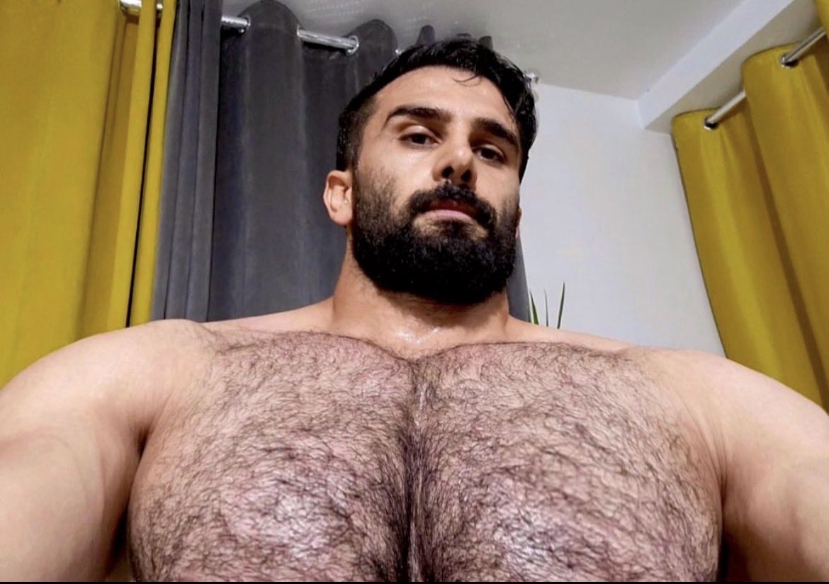 MiddleGiants's tweet photo. God Amongst Men.
Hot handsome masculine iranian adonis displaying his massive hairy pecs & huge biceps . PURE PERFECTION🔥🔥🔥 #sexymen #muscle #alphamale #muscleworship #pecs #hotchest #hotabs #abs #hothunk https://t.co/3vMol465yS